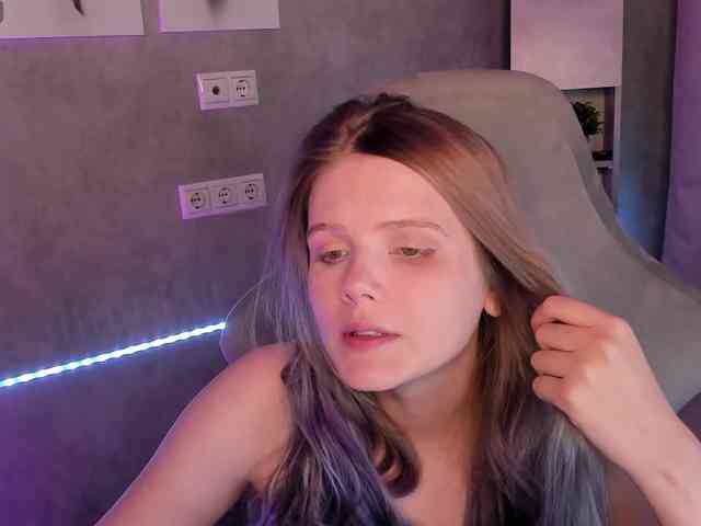 Alisa-Allison webcam