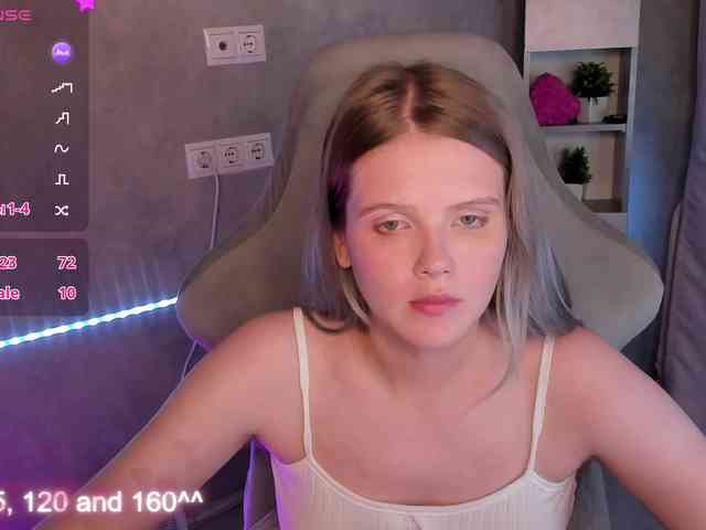 Alisa-Allison webcam