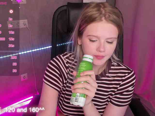 Alisa-Allison webcam