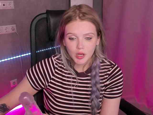 Alisa-Allison webcam