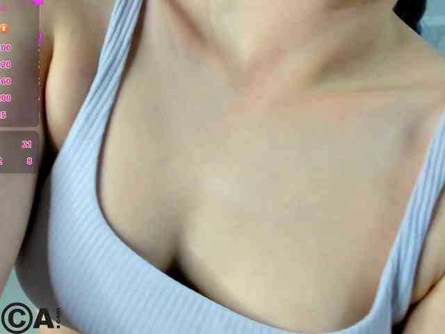 Alisa-Allison webcam