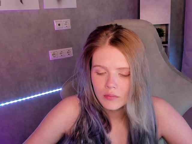 Alisa-Allison webcam