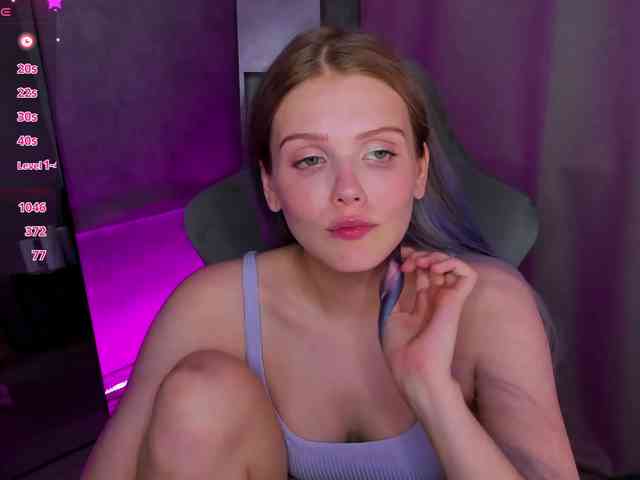alisa-allison's live room