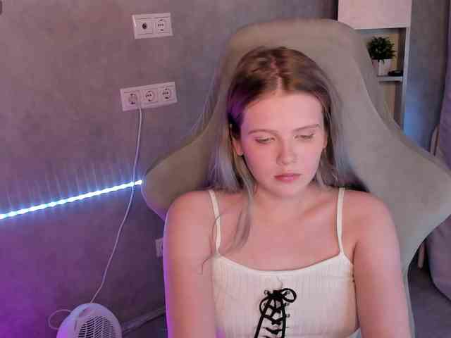 Alisa-Allison webcam