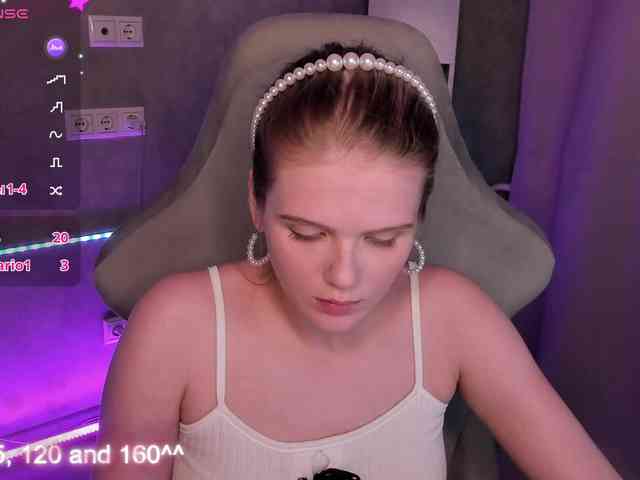 Alisa-Allison webcam