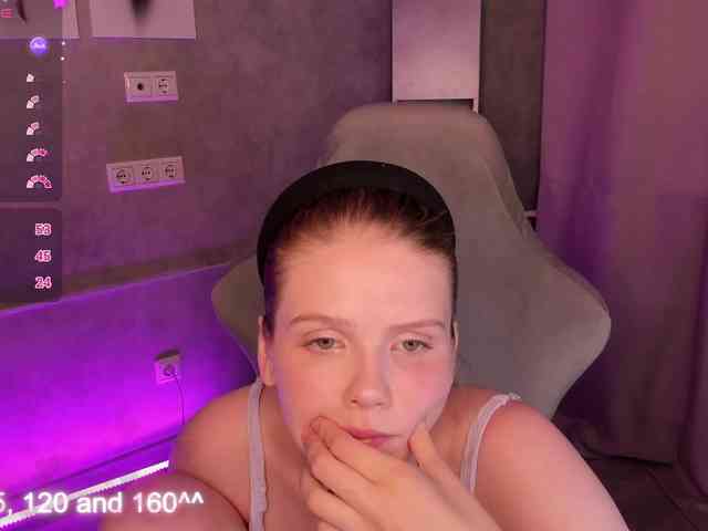 Alisa-Allison webcam