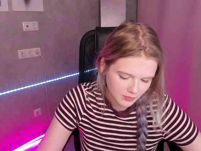 Alisa-Allison webcam