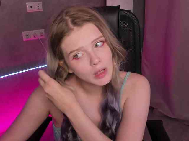 Alisa-Allison webcam