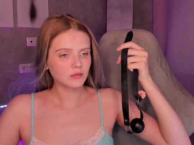 Alisa-Allison webcam