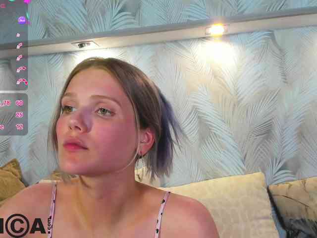 Alisa-Allison webcam