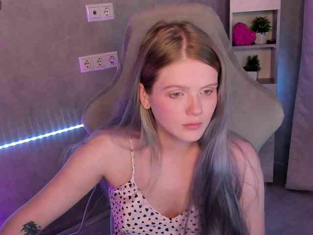 Alisa-Allison webcam