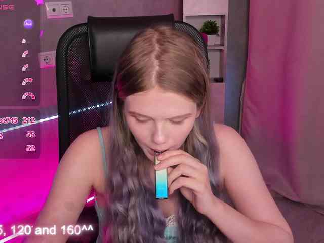 Alisa-Allison webcam