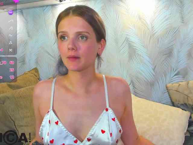 Alisa-Allison webcam