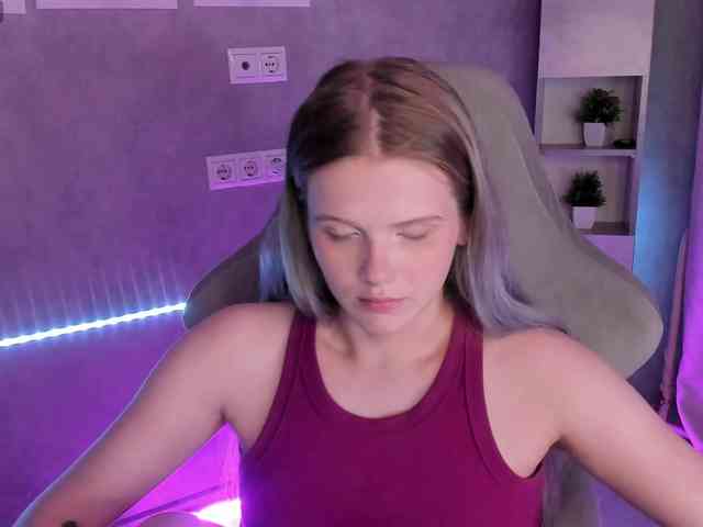 Alisa-Allison webcam
