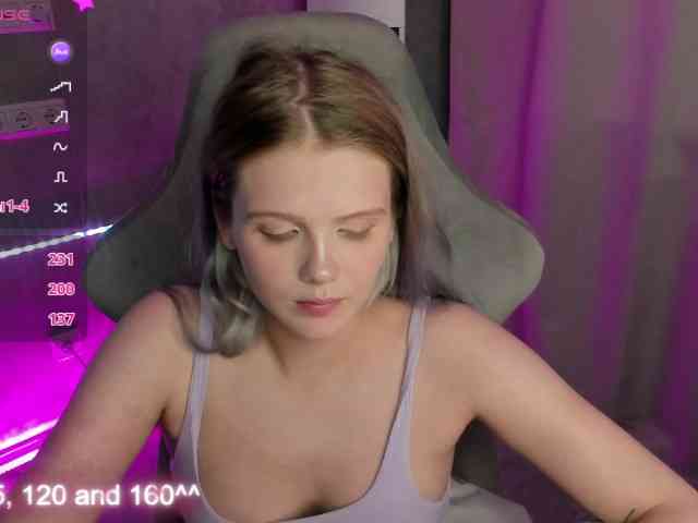 Alisa-Allison webcam