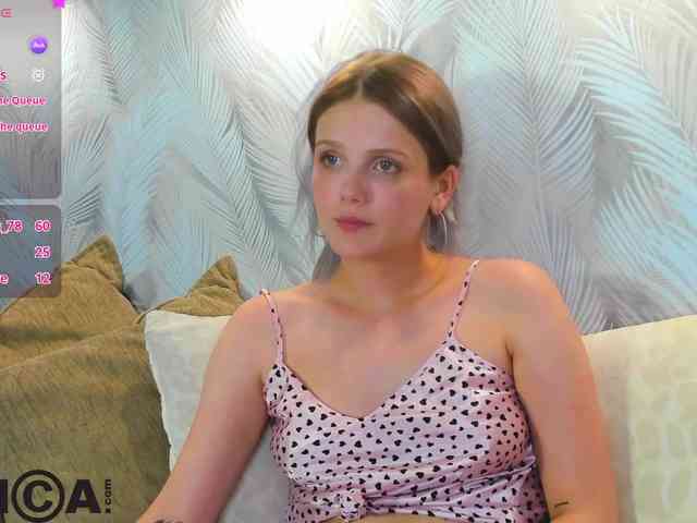 Alisa-Allison webcam