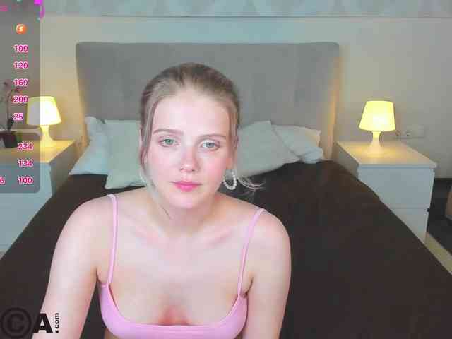 Alisa-Allison webcam
