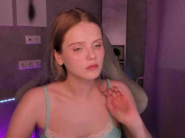 Alisa-Allison webcam