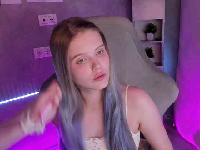 Alisa-Allison webcam