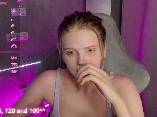 Alisa-Allison webcam