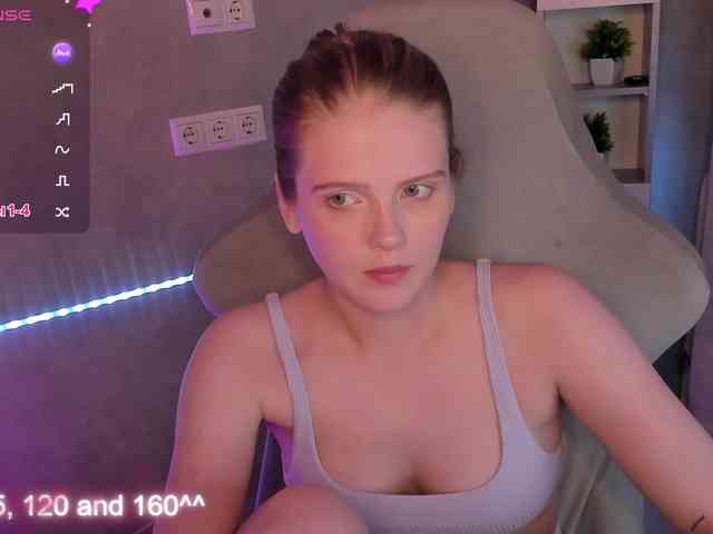Alisa-Allison webcam
