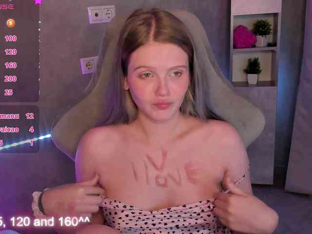Alisa-Allison webcam