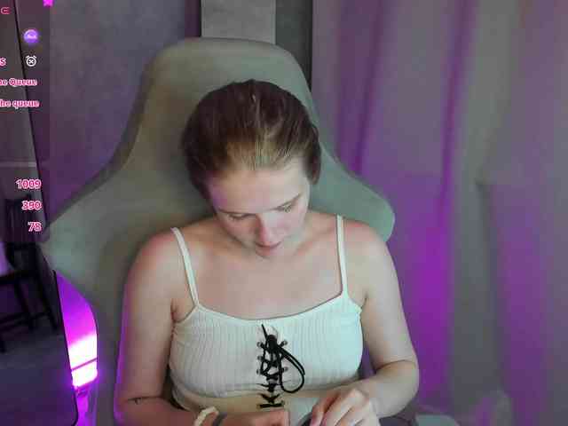 Alisa-Allison webcam
