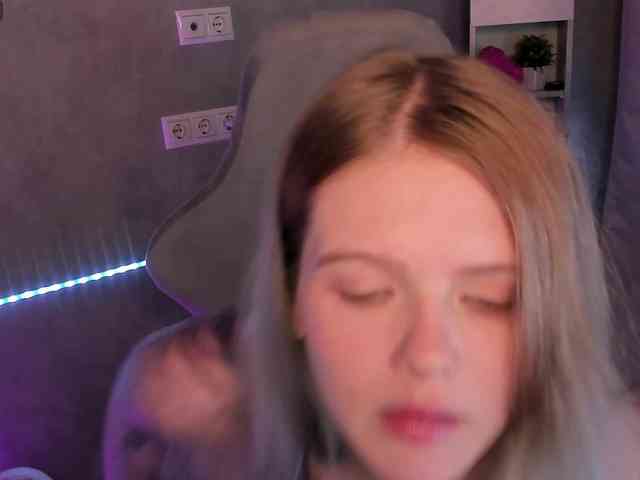 Alisa-Allison webcam