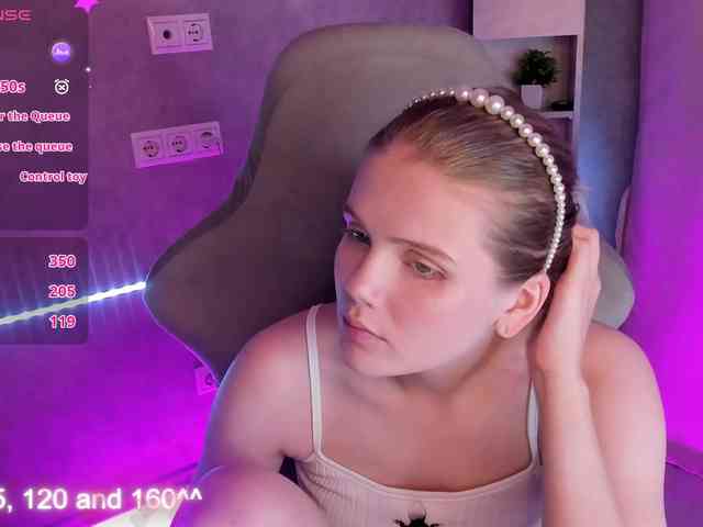 Alisa-Allison webcam