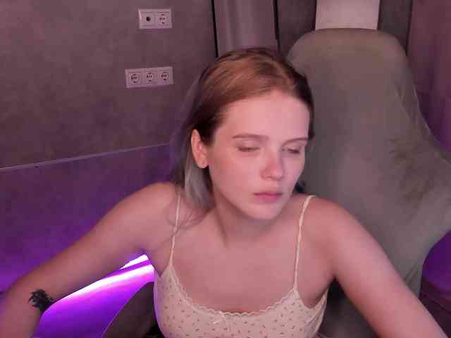 Alisa-Allison webcam
