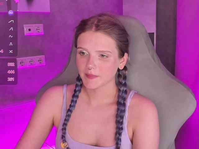 Alisa-Allison webcam