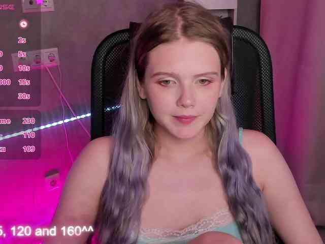 Alisa-Allison webcam