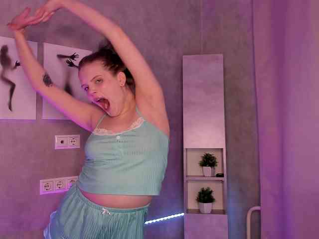 Alisa-Allison webcam