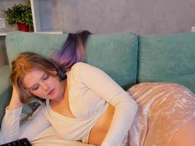 Alisa-Allison webcam