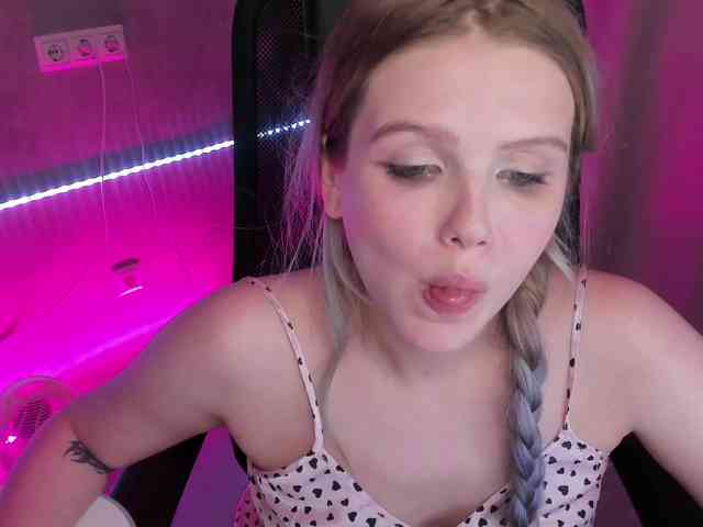 Alisa-Allison webcam