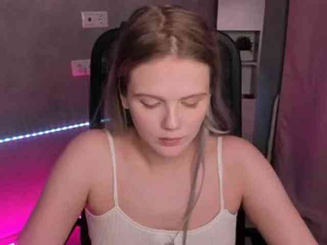 Alisa-Allison webcam