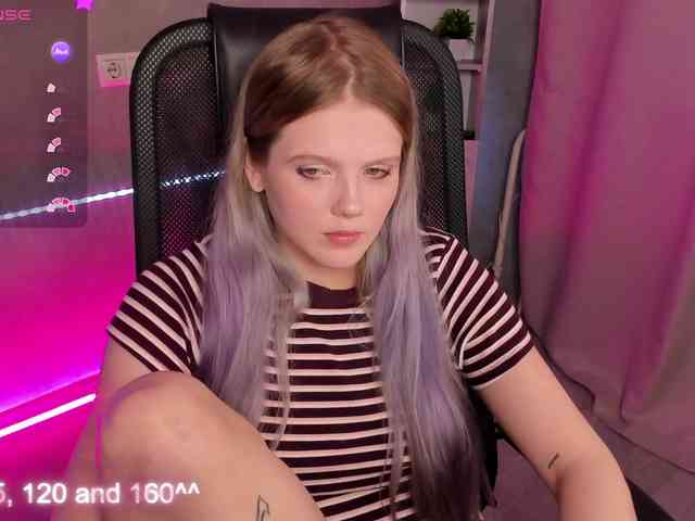 Alisa-Allison webcam