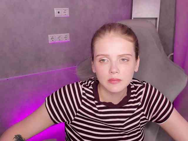 Alisa-Allison webcam