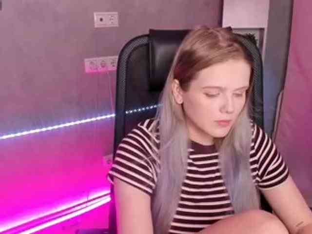 Alisa-Allison webcam