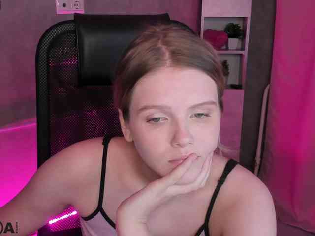 Alisa-Allison webcam