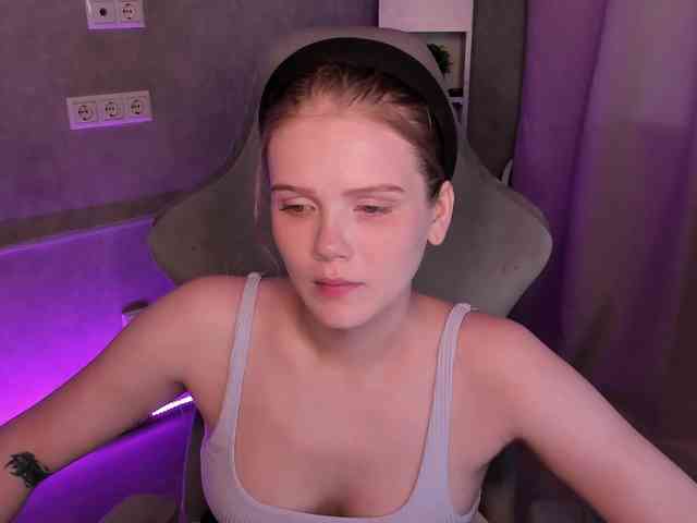 Alisa-Allison webcam
