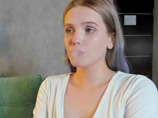 Alisa-Allison webcam