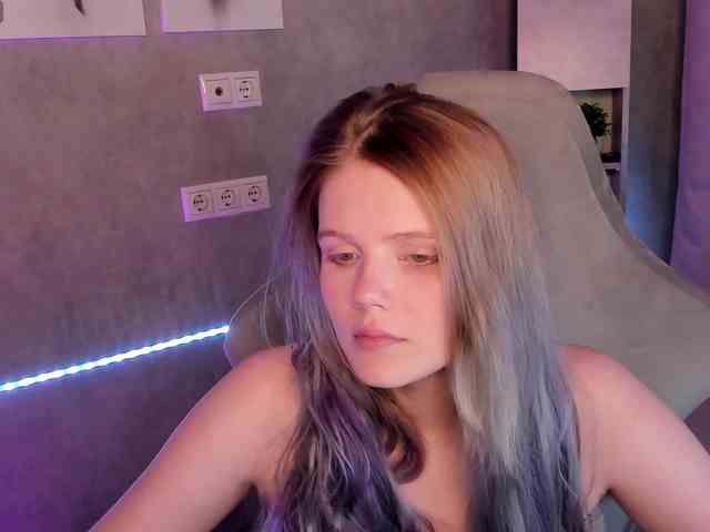Alisa-Allison webcam