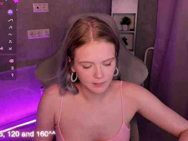 Alisa-Allison webcam