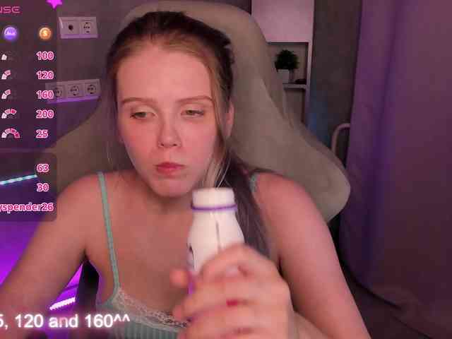 Alisa-Allison webcam