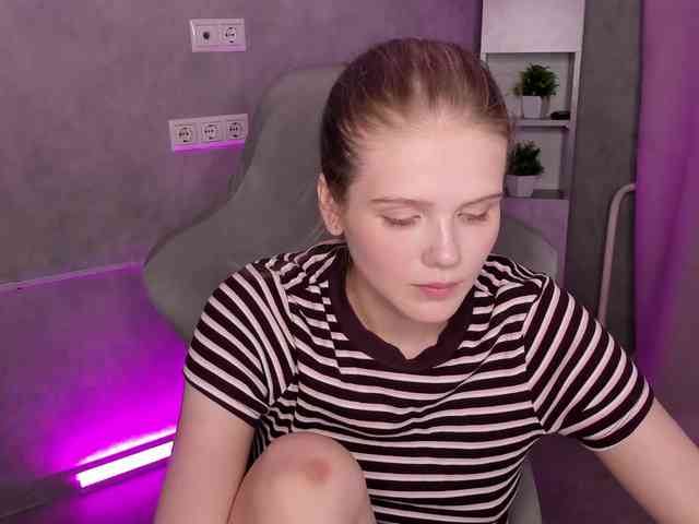 Alisa-Allison webcam