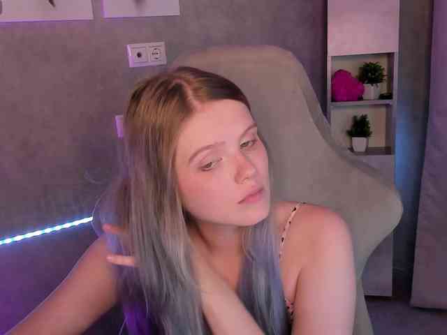 Alisa-Allison webcam