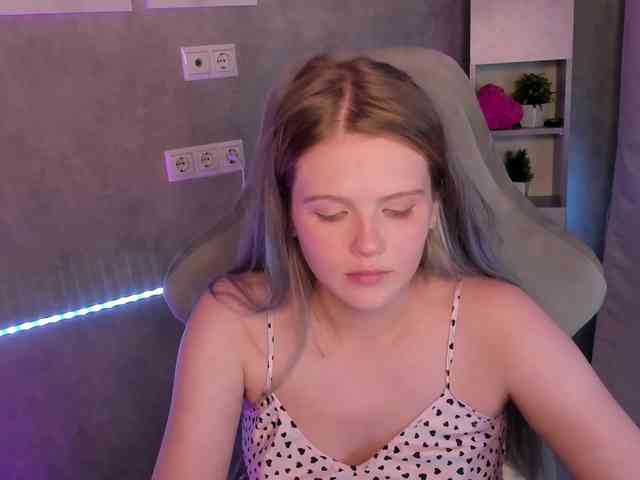 Alisa-Allison webcam