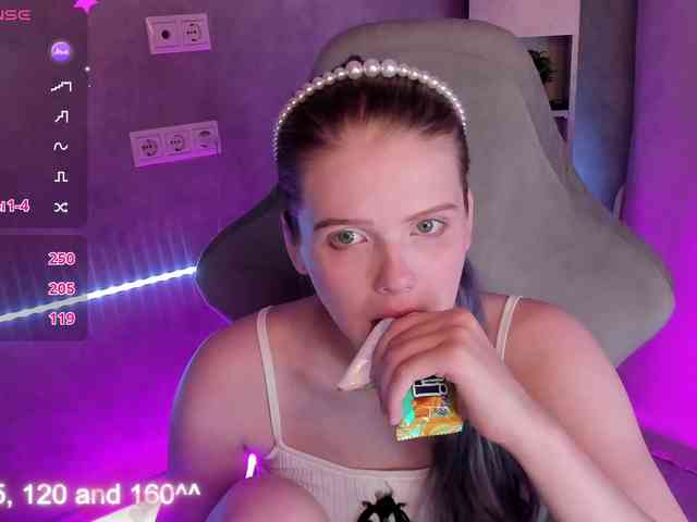 Alisa-Allison webcam