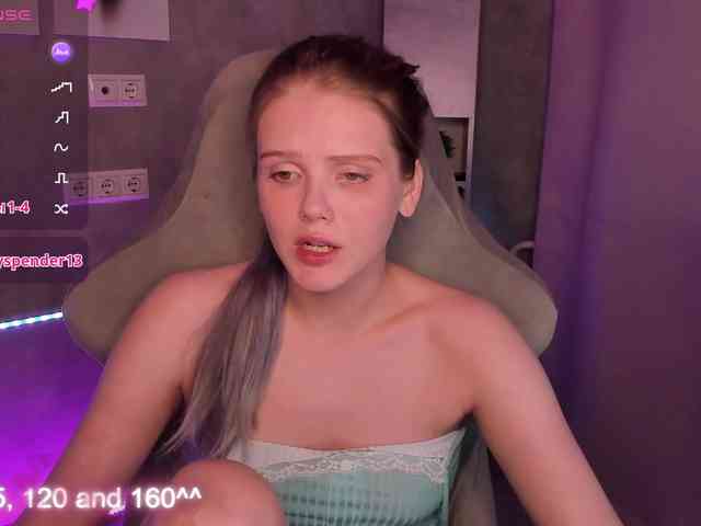 Alisa-Allison webcam